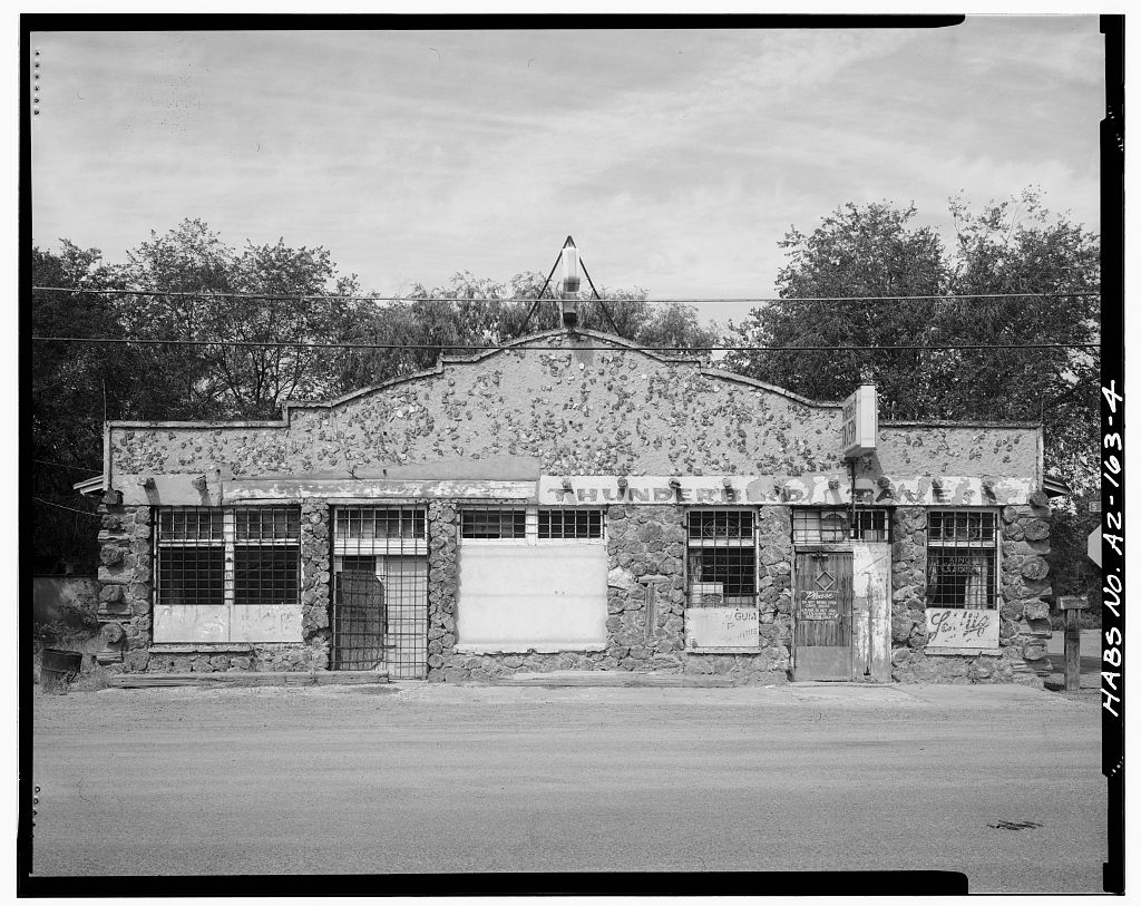 The Petrified Log Station, later the Thunderbird Tavern, on Apache Drive. Historic American Buildings Survey (HABS AZ-163), Robert G. Graham, photographer, August 1993. Library of Congress, Prints and Photographs Division.