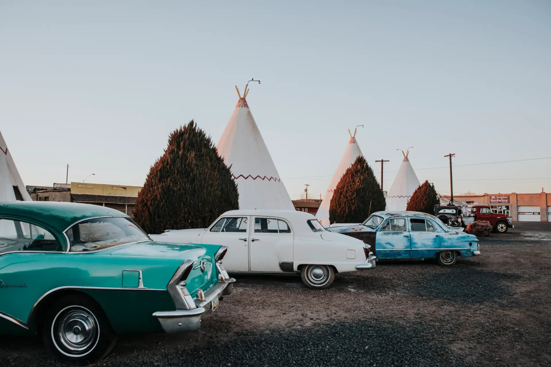 White concrete teepees and vintage cars at the Wigwam Motel in Holbrook